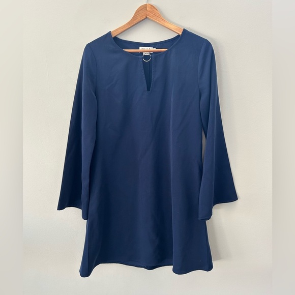 Molly Bracken NWOT Navy Blur V-Neck Cut Out Flare Sleeve A-Line Mini Dress - Picture 2 of 6
